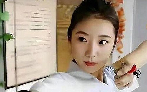 课堂上的“吃瓜”小秘密：学生们的传纸条娱乐时光揭秘🍉